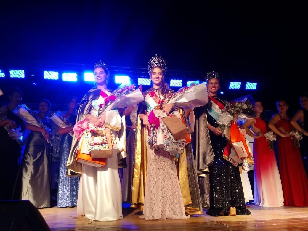 La fiesta Isla Verde Mas eligió a la nueva Reina y Princesas del Centro del Sudeste Cordobés
