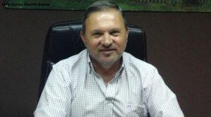 El Ministro de Desarrollo Social de la Provincia en Marcos Juàrez entregando tarjetas de débito a beneficiarios planes PILA y PPP