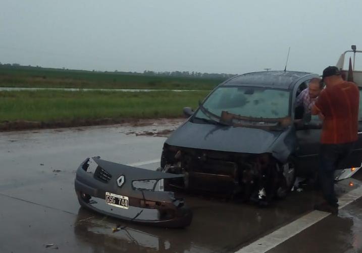 Despiste de un automóvil en General Roca por autopista