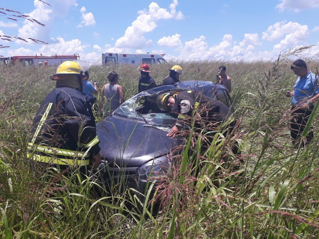 Vuelco en solitario en ruta 9 a 14 km. de Leones