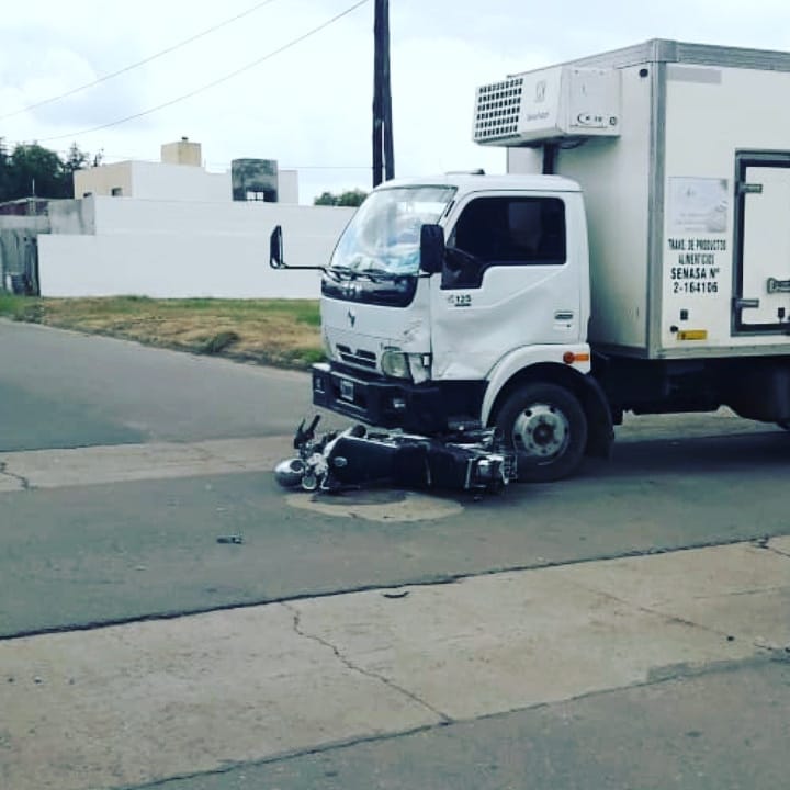 Choque con suerte en el ejido urbano de Leones