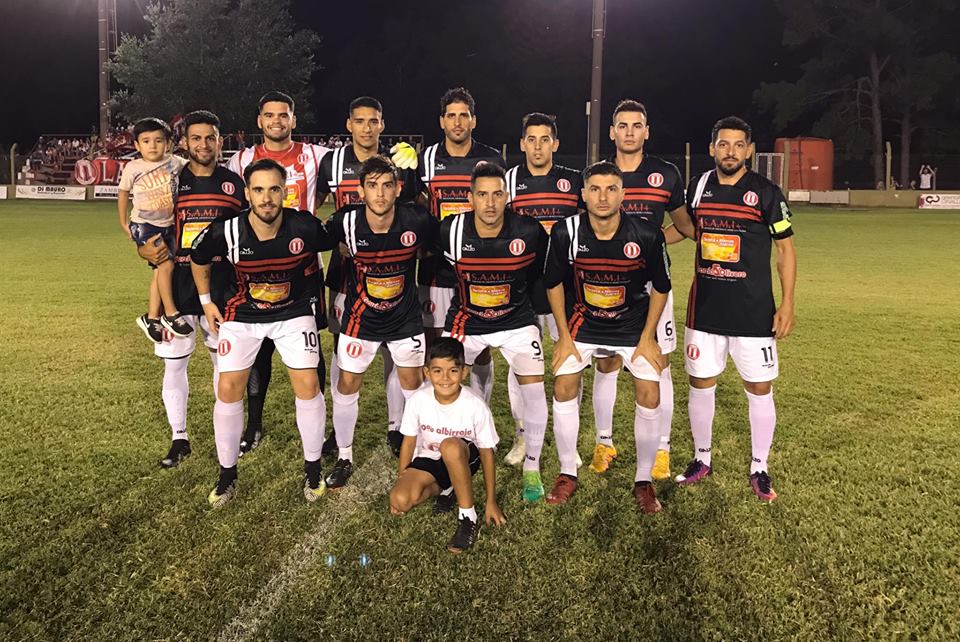Fútbol: Tricota de Argentino al Tricolor de Monte Buey.-