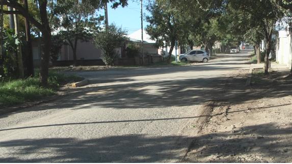 Reclamo de vecina de calle Monetto por el ingreso de agua en su vivienda luego de obras en el sector