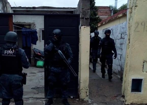 Arias: operativo de FPA con cinco detenidos, secuestro de 9 kilos de droga y 480 mil pesos