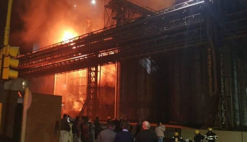 Incendio de magnitud en la Aceitera General Deheza