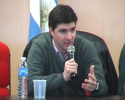 Hundimiento de grandes dimensiones en calle Mendoza y Perú