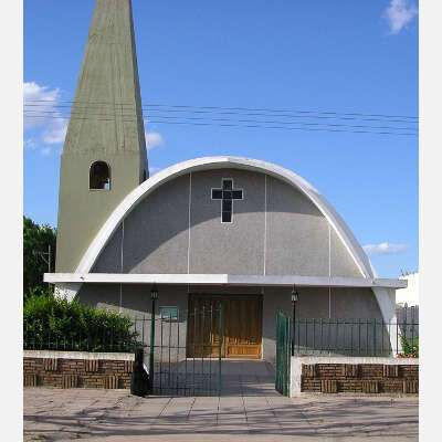 Se llevaron una batería de un auto en momentos en que se propietario estaba en misa