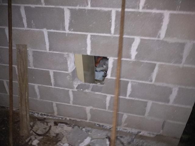 Hicieron un boquete en una pared de los vestuarios del Tiro federal y se llevaron pelotas y botines