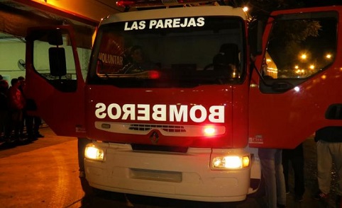 Las Parejas: choque entre dos vehículos, vuelco y fuga en ruta 178