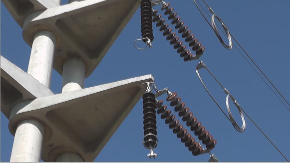 Porque no está conectada la línea 132 Kv proveniente de Leones?…