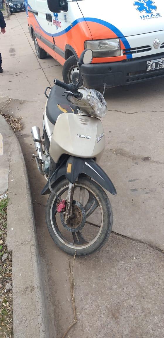 Accidente de trànsito protagonizado por una motocicleta guiada por una menor de 14 años acompañada de otra menor de 7 años