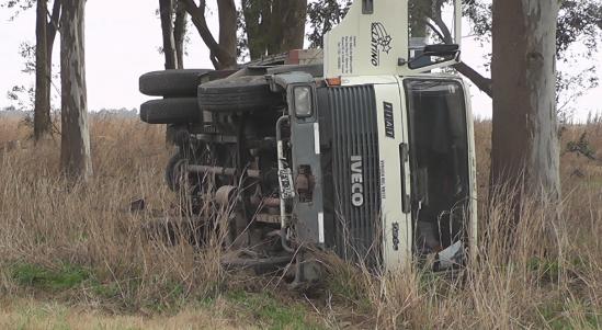 Accidente en solitario de un camión sobre ruta 9