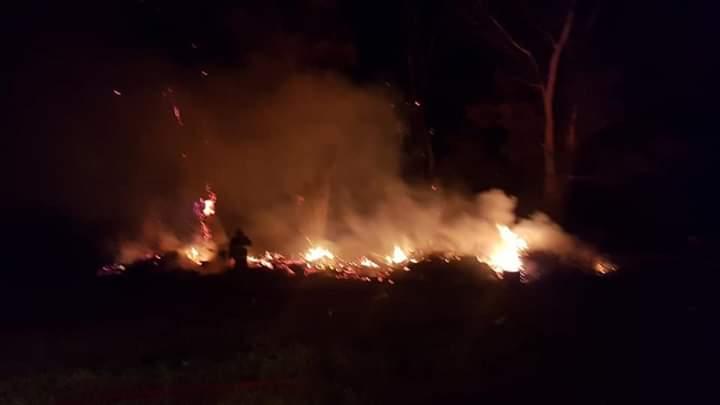 Incendio en basural de Los Surgentes, acudieron 10 bomberos y tres unidades