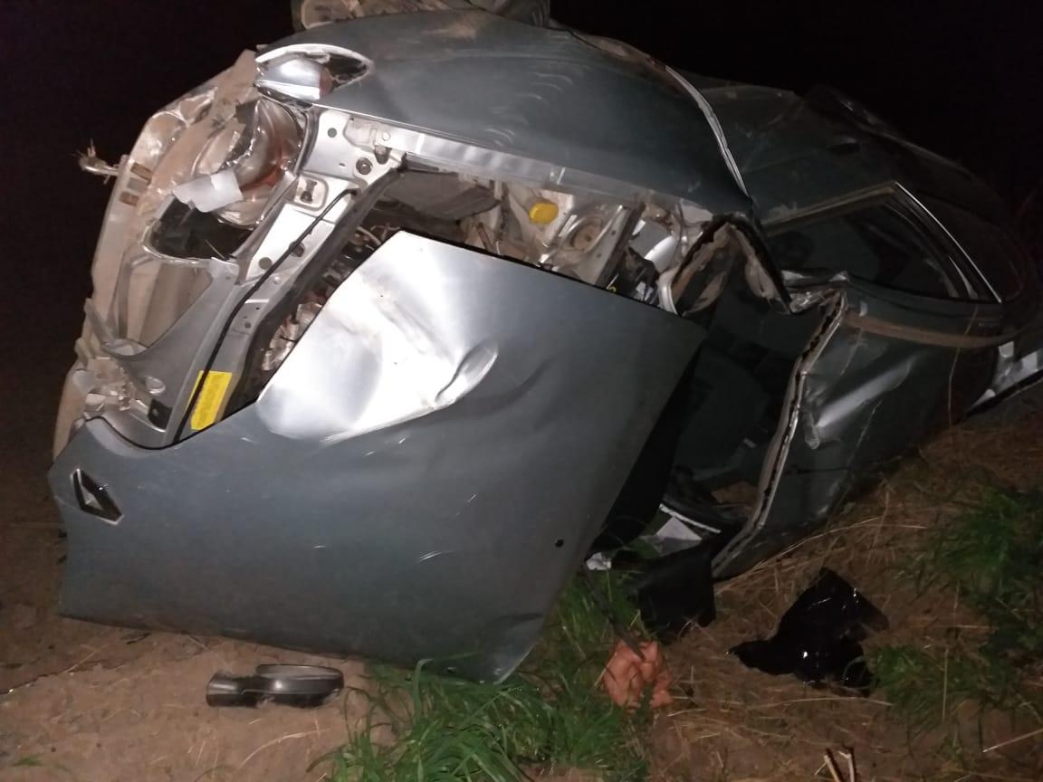 General Roca, despiste y vuelco de un automóvil en ruta 9