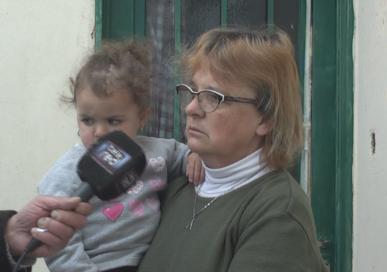 Primera abonada al servicio de TV por cable de COYSPU en Villa Argentina