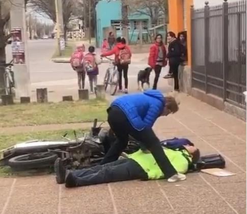 Inspectora atropellada por un motociclista de 18 años