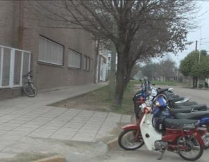 Robo de una rueda completa trasera de una motocicleta del colegio IPEM 277