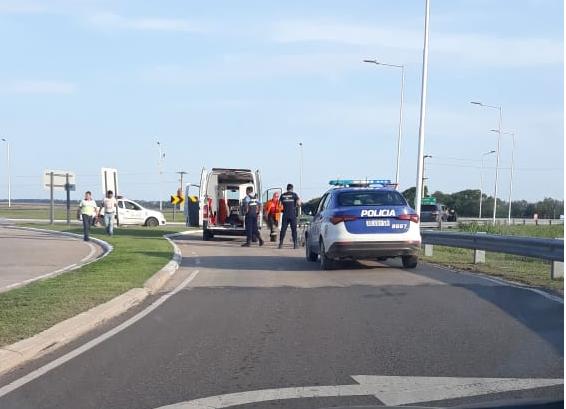 La motocicleta encontrada en el accidente en colectora tiene pedido de secuestro por robo en la Ciudad