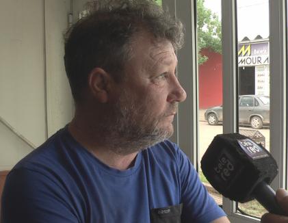 Daños en un automóvil estacionado en calle 24 de Septiembre y Mansilla