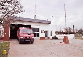 Último momento.- Despiste de un automóvil en autopista en General Roca
