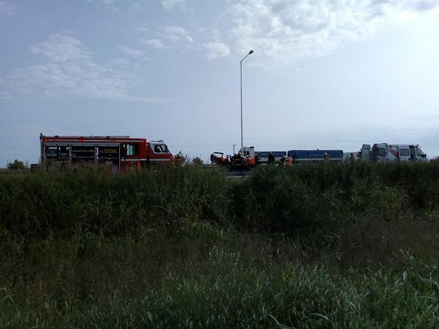 Último momento.- Choque entre un camión y un vehículo en autopista en el puente de Las Colonias