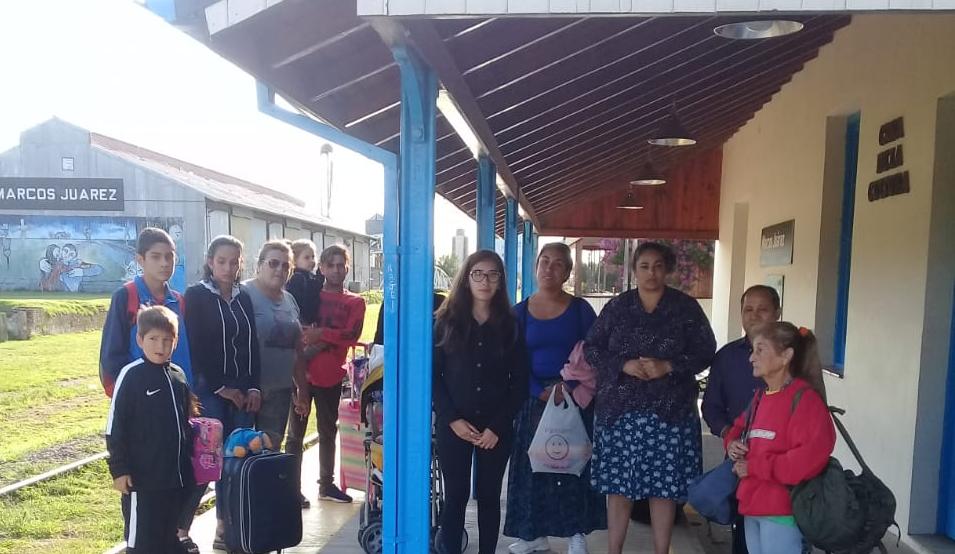 En la estación de tren había 30 personas sin boleto, subieron 17 y el resto quedamos varadas en el lugar”