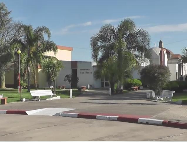 Jóvenes tiran piedras y rompen los panteones en el Cementerio San Roque