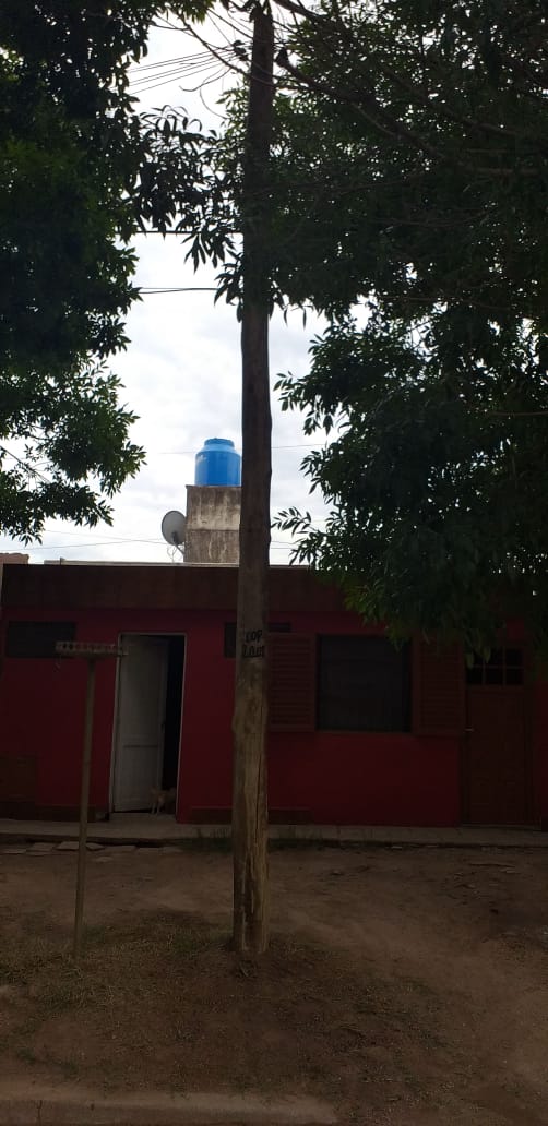 Cambiaron el poste inclinado de Villa argentina