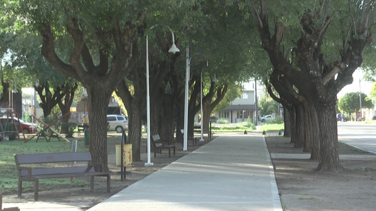 Nuevas luminarias en Plaza Perón