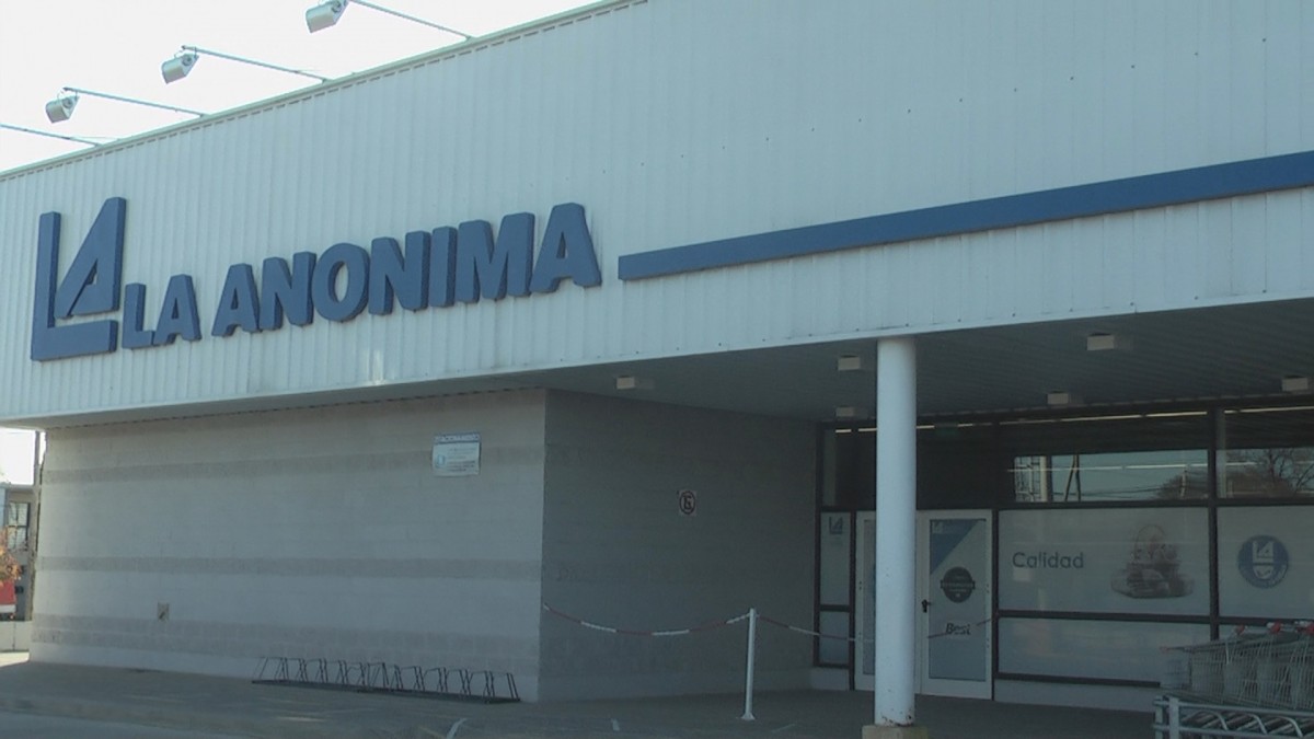 3 casos positivos en supermercado La Anónima