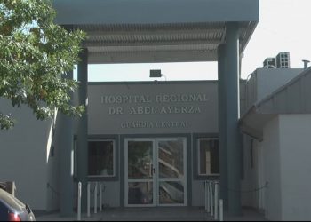 General Roca: Vuelco de un camión cargado con maíz sobre autopista