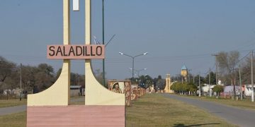 Saladillo: Jóvenes dentro de un Bar que está inhabilitado