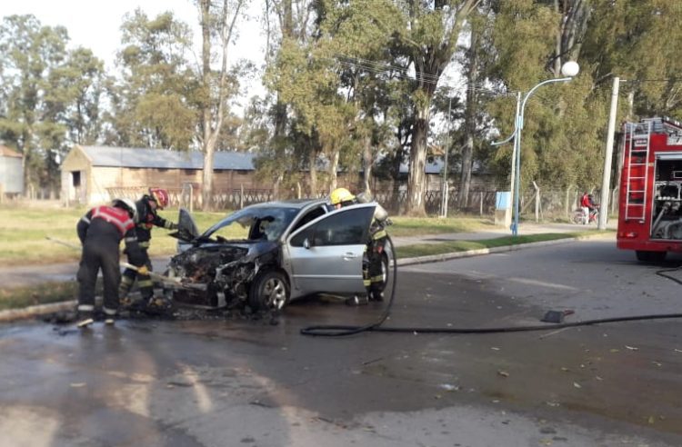 Se incendió el auto del ex Intendente de Isla Verde