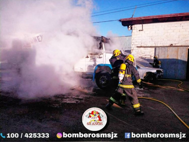 Se incendió un camión de la empresa Sidney