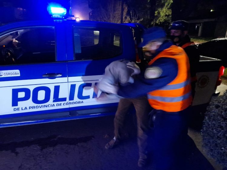 Monte Buey: Un hombre que amenazó con cuchillos a tres mujeres