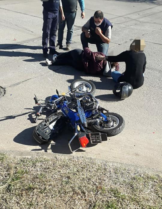 Leones: Dos accidentes por colisión entre moto y auto