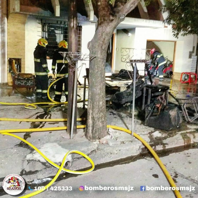 Incendio de gran magnitud en calle Belgrano al 1300