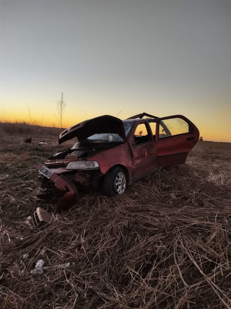 Bell Ville: Un automóvil perdió el control con 3 ocupantes a bordo