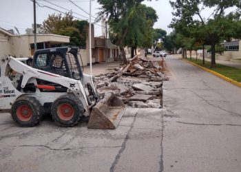 La Municipalidad trabaja en reparación de media calzada