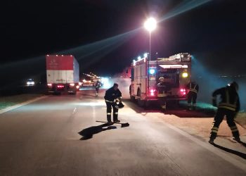 Leones: Derrame de cereal en autopista