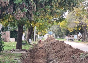 Obra de cordón cuneta en calle Perú entre Quintana y Zeballos