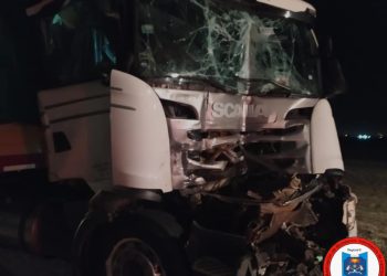 Leones: Accidente por alcance entre dos camiones en autopista