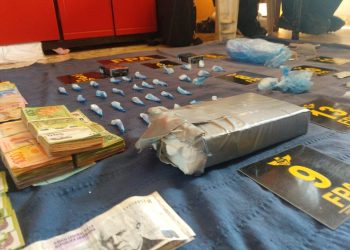 Leones: Pareja detenida con más de medio millón de pesos y un ladrillo de cocaína por la FPA