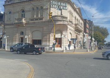 Buscaban donde sentarse y ahora descansan en la comisaría