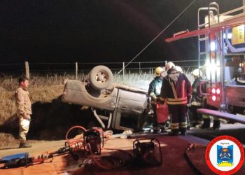 Leones: Tumbó camioneta Ford Ranger en camino rural