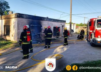 Incendio con pérdidas totales en vivienda de Villa Argentina