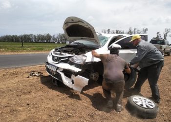 Vuelco en solitario en ruta Nº 12 km 47