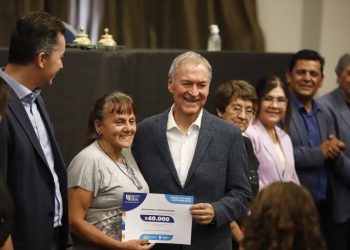 100 mil créditos: Schiaretti entregó los primeros 500