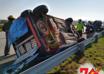 Monte Leña: vuelco en solitario de un utilitario en Autopista Córdoba-Rosario km 484