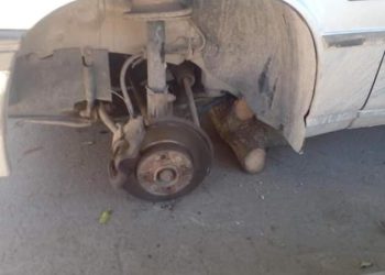 En zona céntrica, le robaron la rueda del Renault 9, a la luz del día